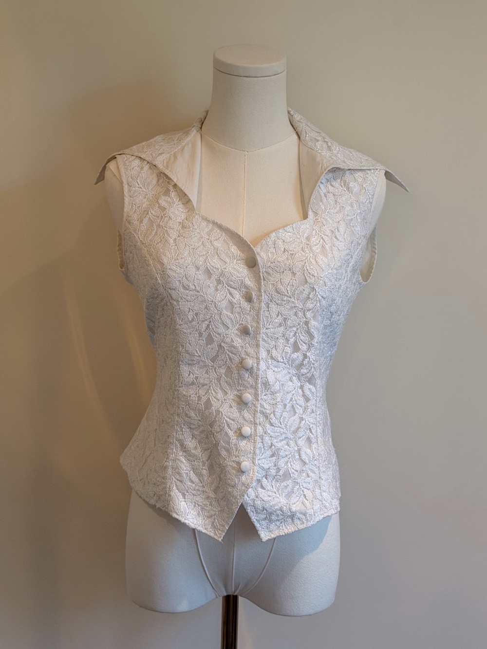 Anne Fontaine Paris Sleeveless White Floral Lace Button-Front Top